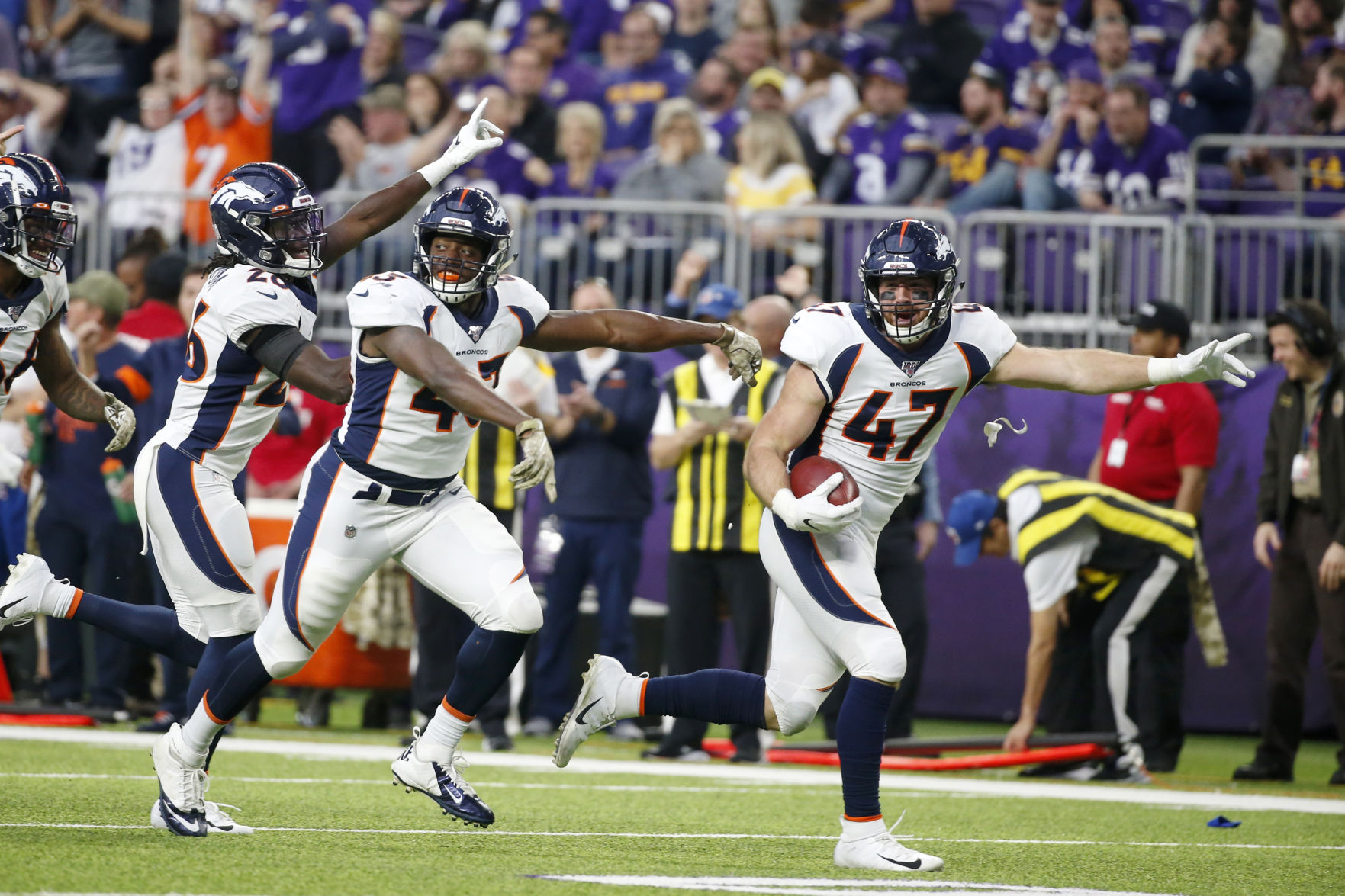 Broncos Vikings Football